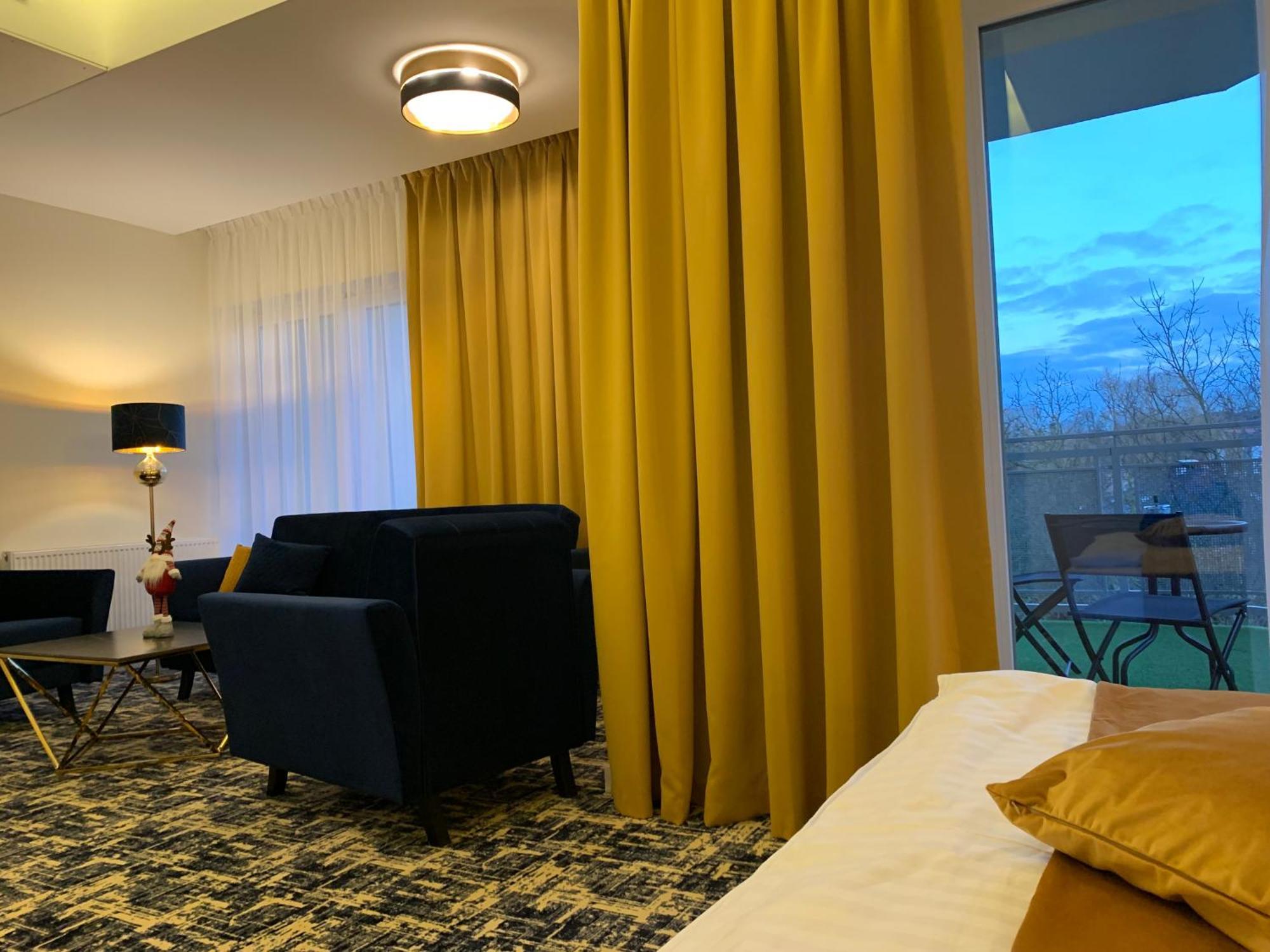 Piramida Aparthotel Boleslawiec  Exterior foto